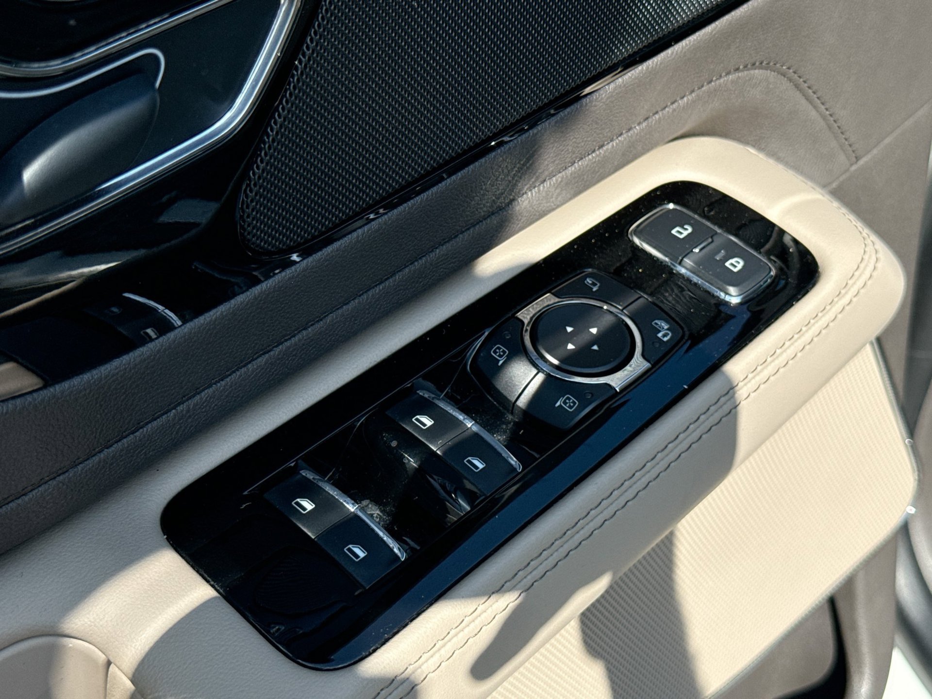 Used 2023 Lincoln Aviator 2WD w/ Premium Package image 20