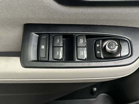 Used 2025 Subaru Forester Premium w/ Convenience Package #1 image 17