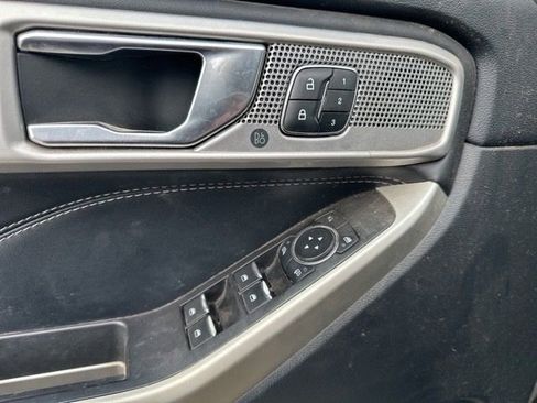 Used 2021 Ford Explorer Limited w/ Equipment Group 301A image 5