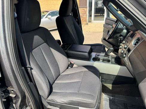Used 2017 Ford Expedition XLT AWD/4WD image 19