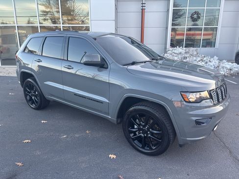 Used 2022 Jeep Grand Cherokee Laredo X image 17