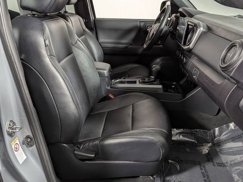 Used 2019 Toyota Tacoma TRD Off-Road image 25