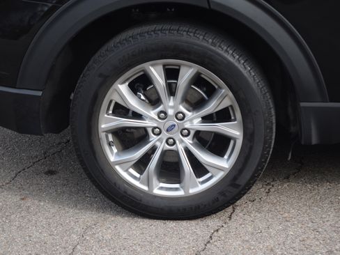 Used 2023 Ford Explorer XLT w/ Equipment Group 202A image 31