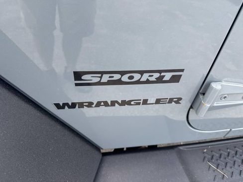 Used 2015 Jeep Wrangler Sport w/ Quick Order Package 24S AWD/4WD image 14
