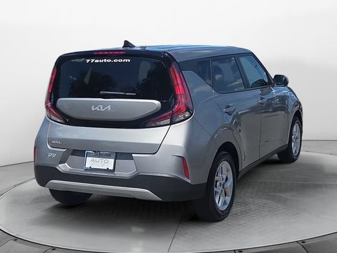 Used 2025 Kia Soul LX w/ LX Technology Package FWD image 5