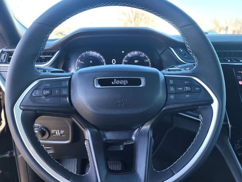 New 2025 Jeep Grand Cherokee Altitude image 21