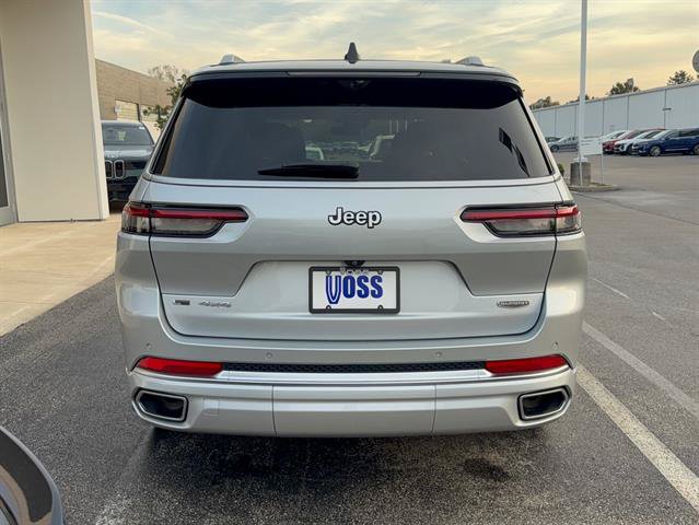 Used 2023 Jeep Grand Cherokee L Summit AWD/4WD image 4