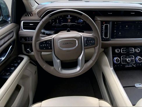 Used 2024 GMC Yukon Denali w/ Advanced Technology Package AWD/4WD image 6
