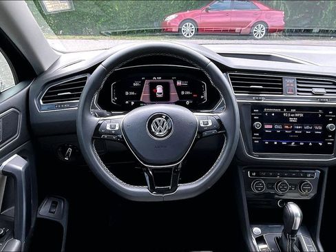 Certified 2021 Volkswagen Tiguan SEL FWD image 19