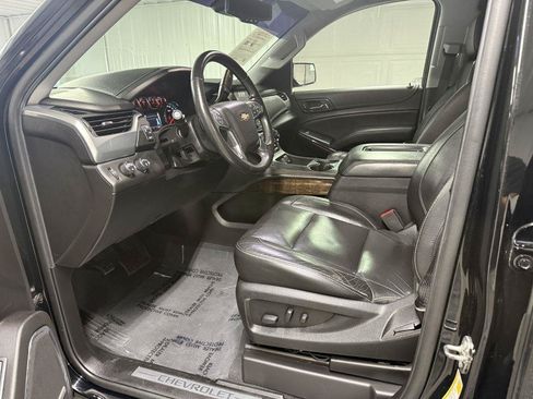 Used 2019 Chevrolet Suburban LT AWD/4WD image 13