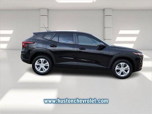 New 2026 Chevrolet Trax LS image 6