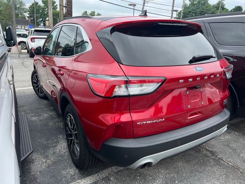 Used 2022 Ford Escape Titanium w/ Titanium Premium Package FWD image 3