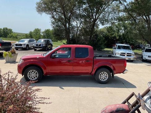 Used 2016 Nissan Frontier SV RWD image 6