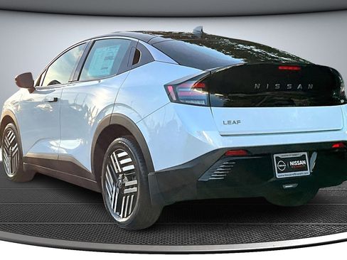 Used 2026 Nissan Leaf SV+ w/ Floor Mat Package (SV+) FWD image 3