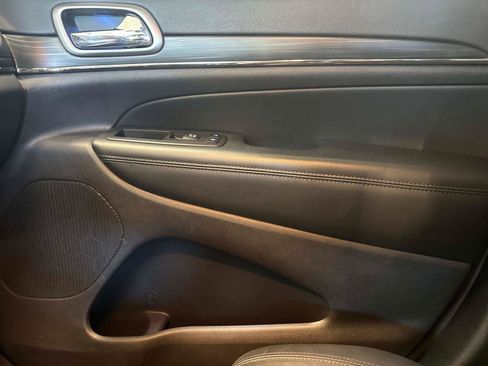 Used 2020 Jeep Grand Cherokee Limited X image 23