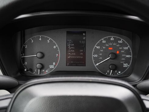 Used 2025 Toyota Corolla LE FWD image 21