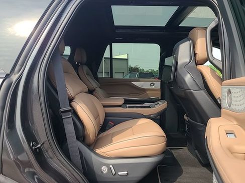 Used 2025 Lincoln Navigator Black Label AWD/4WD image 35