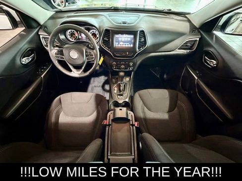 Used 2021 Jeep Cherokee Latitude FWD image 19