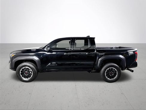Used 2025 Toyota Tacoma TRD Off-Road AWD/4WD image 9