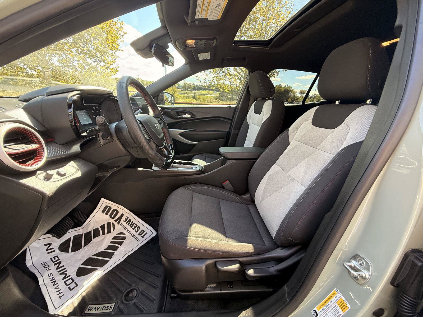 Used 2024 Chevrolet Trax RS w/ Sunroof Package FWD image 15
