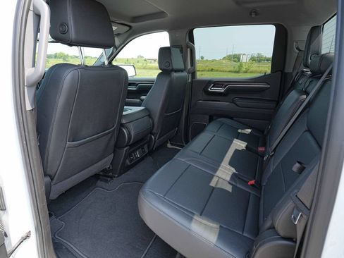Used 2025 GMC Sierra 1500 SLT AWD/4WD image 18
