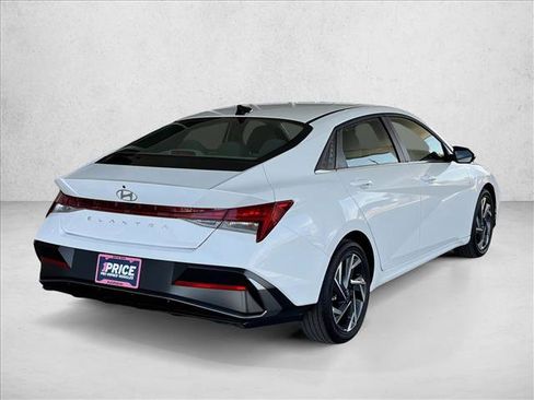 Used 2025 Hyundai Elantra SEL FWD image 6