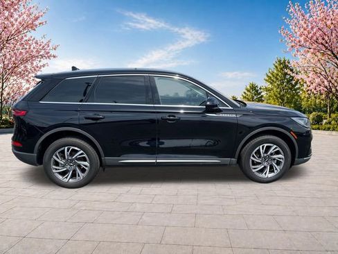 Certified 2024 Lincoln Corsair AWD image 9
