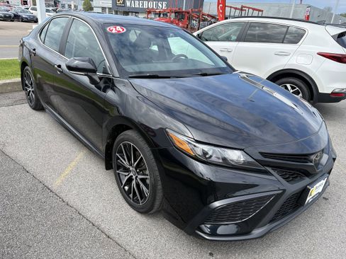 Used 2024 Toyota Camry SE AWD/4WD image 2