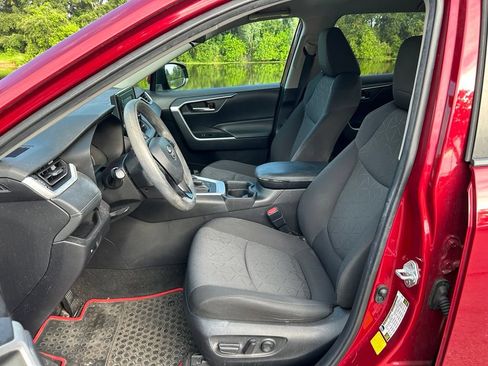 Used 2021 Toyota RAV4 XLE FWD image 15
