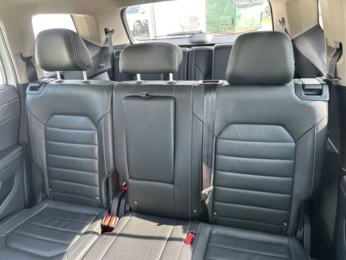 Used 2025 Volkswagen Atlas SEL AWD/4WD image 19