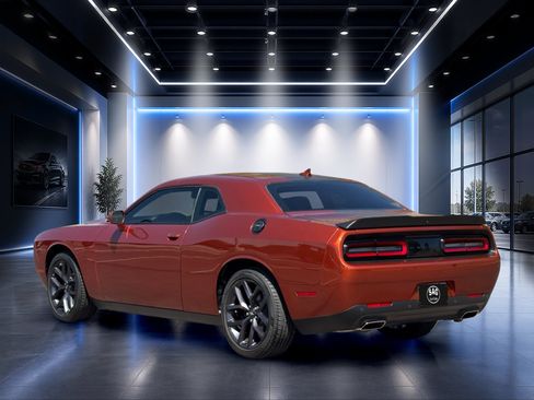 Used 2020 Dodge Challenger SXT w/ Driver Convenience Group RWD image 6