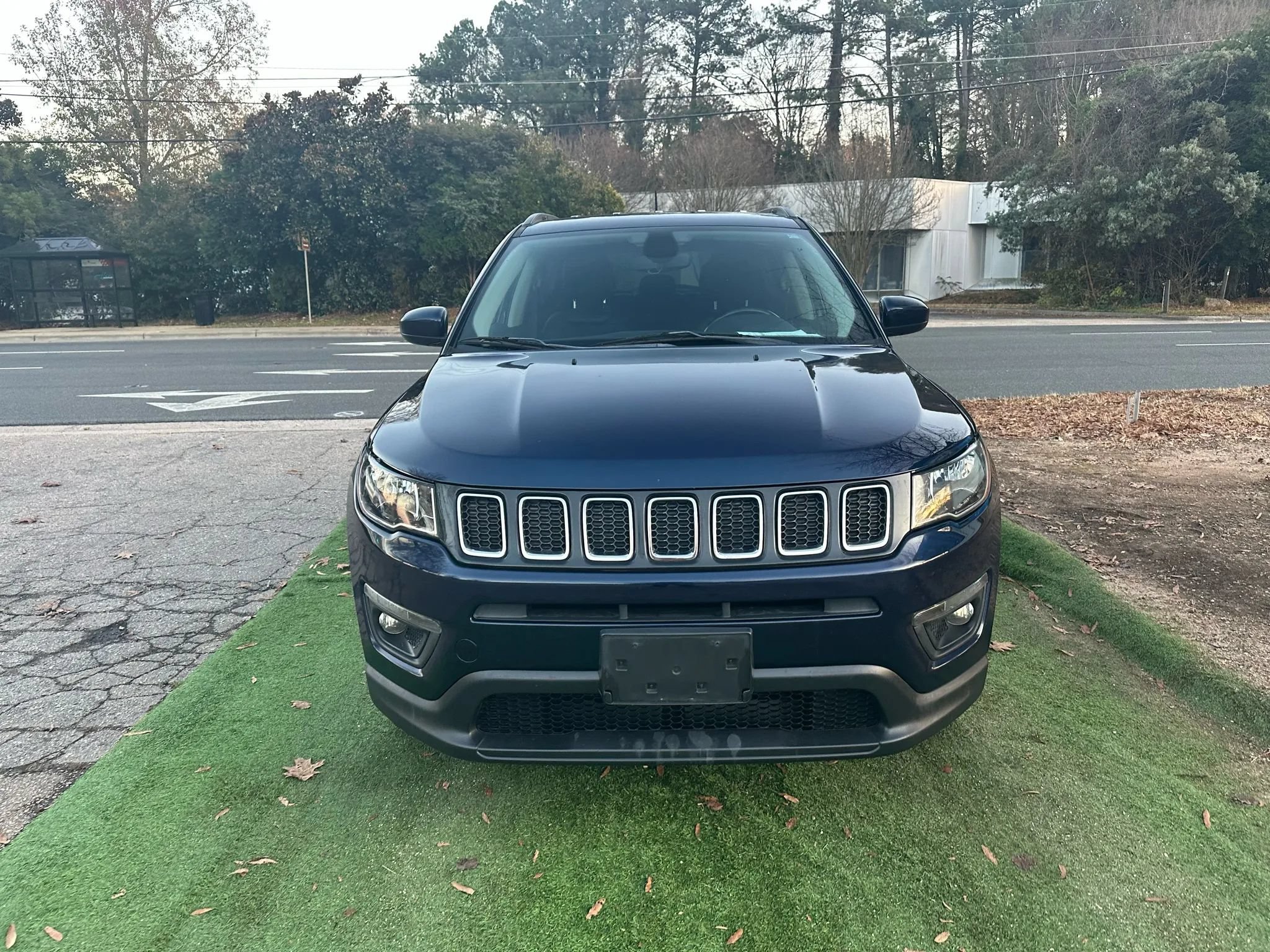 Used 2018 Jeep Compass Latitude w/ Cold Weather Group AWD/4WD image 2