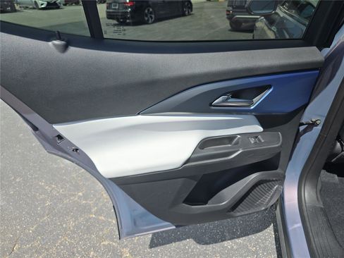 Used 2025 Chevrolet Equinox EV LT FWD image 14