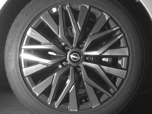 Used 2025 Nissan Altima 2.5 SV FWD image 13