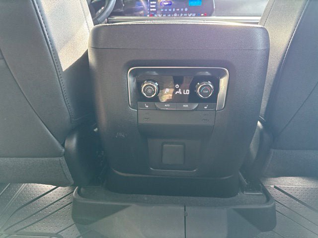 Used 2025 Chevrolet Tahoe Premier AWD/4WD image 19