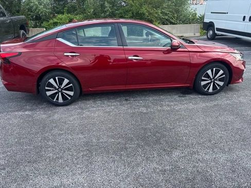 Used 2022 Nissan Altima 2.5 SV w/ SV Premium Package FWD image 7