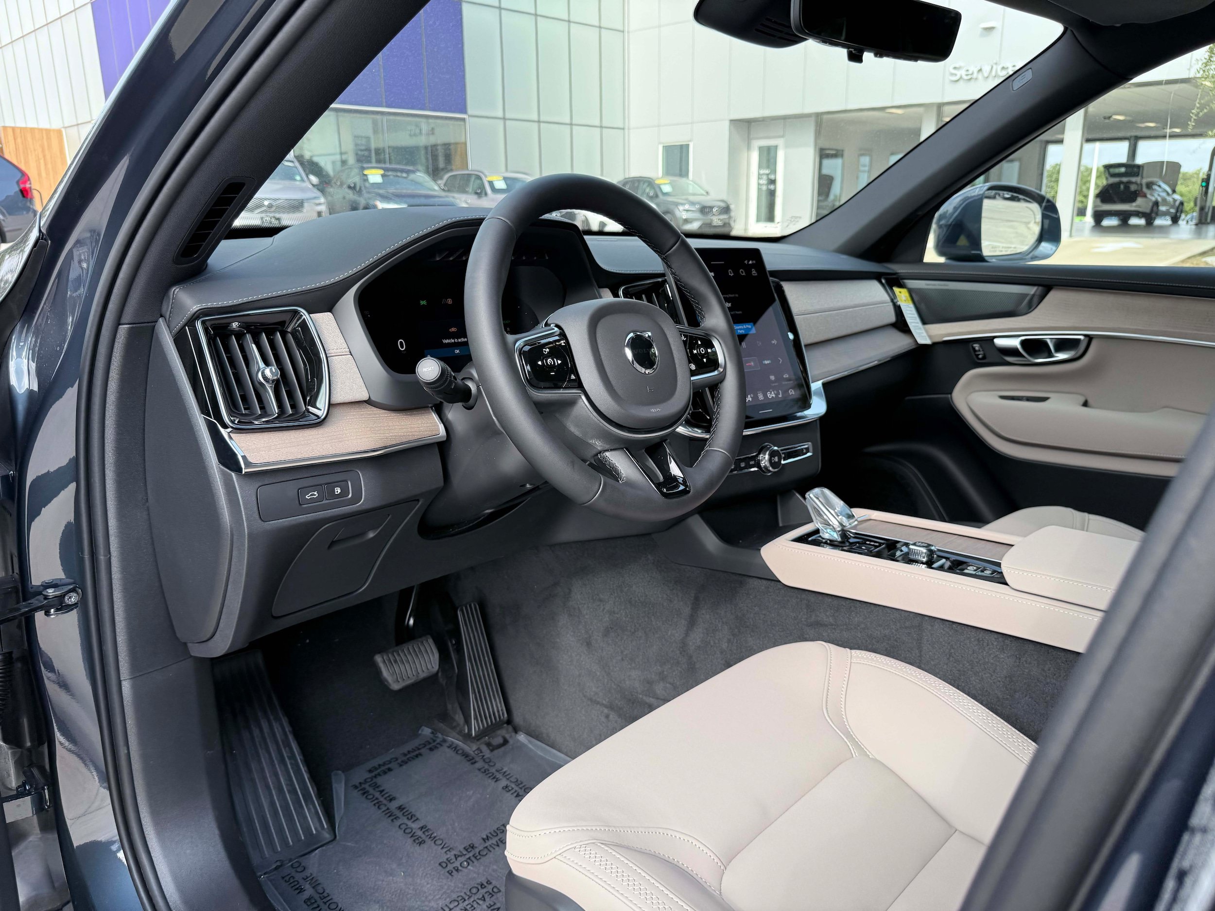 New 2026 Volvo XC90 T8 Plus w/ Protection Package Premier AWD/4WD image 12