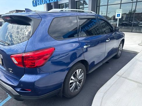 Used 2019 Nissan Pathfinder SL AWD/4WD image 2