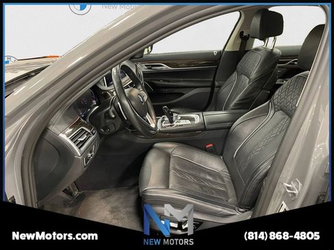 Used 2022 BMW 750i xDrive AWD/4WD image 9