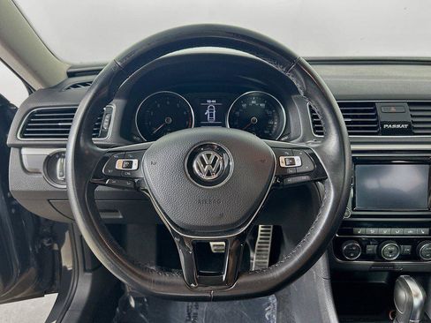 Used 2018 Volkswagen Passat 2.0T R-Line w/ R-Line Lighting Package FWD image 11