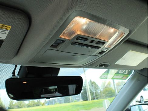 Used 2019 Toyota Highlander SE AWD/4WD image 18