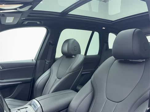 Used 2022 BMW X5 xDrive40i w/ Parking Assistance Package image 37