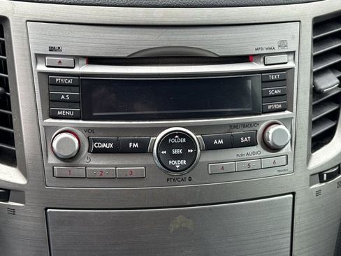 Used 2010 Subaru Outback 2.5i Premium image 22