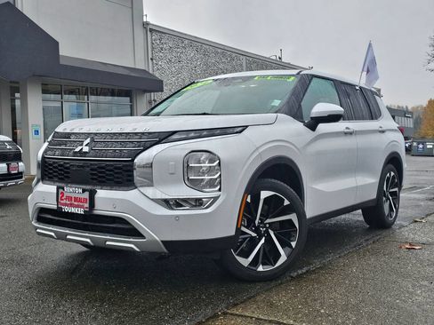 Used 2024 Mitsubishi Outlander SE AWD/4WD image 1