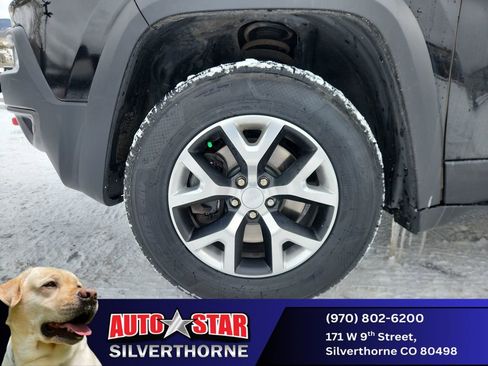 Used 2018 Jeep Cherokee Trailhawk w/ Cold Weather Group image 24