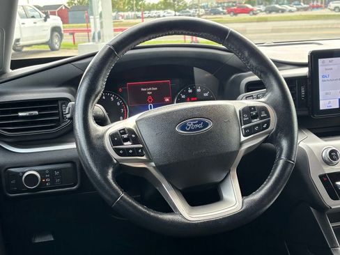 Used 2022 Ford Explorer XLT AWD/4WD image 10