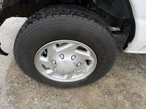 Used 2010 Ford E-150 and Econoline 150 image 19