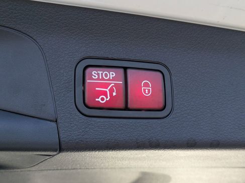 Used 2022 Mercedes-Benz GLS 450 4MATIC image 15