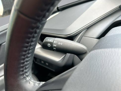 Used 2024 Toyota Prius LE FWD image 20