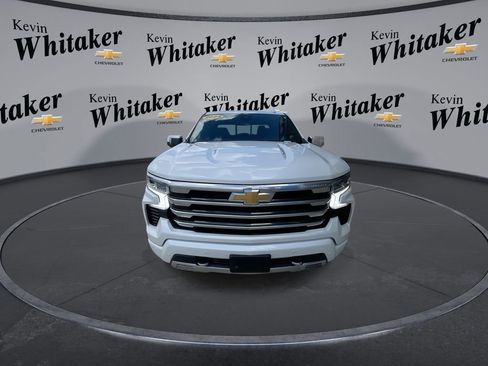 Used 2024 Chevrolet Silverado 1500 High Country w/ High Country Premium Package AWD/4WD image 3